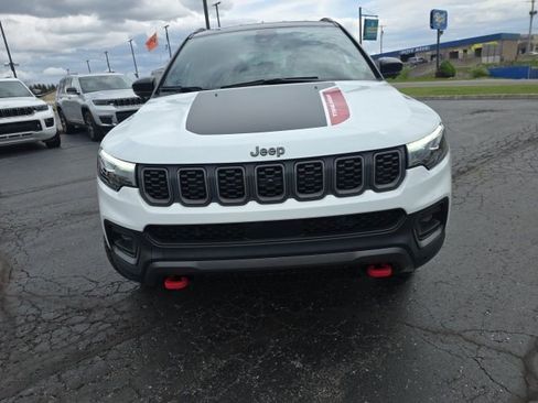 Used 2025 Jeep Compass Trailhawk w/ Trailhawk Elite Group AWD/4WD image 14