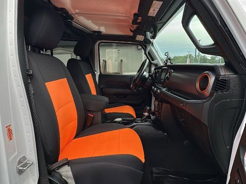 Used 2022 Jeep Gladiator Mojave w/ Cold Weather Group image 15