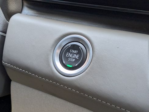 Used 2022 Cadillac Escalade Premium Luxury Platinum image 17