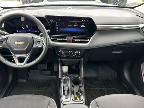 Certified 2024 Chevrolet TrailBlazer LT w/ LT Cold Weather Package FWD image 12
