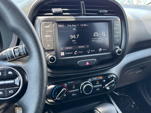 Used 2025 Kia Soul LX w/ LX Technology Package FWD image 20