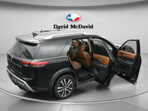 Used 2022 Nissan Pathfinder Platinum w/ Cargo Package FWD image 1