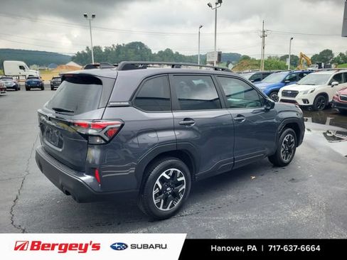 Used 2025 Subaru Forester AWD/4WD image 5