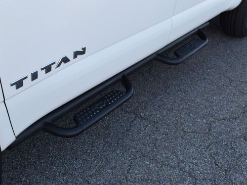 Used 2021 Nissan Titan SV w/ SV Convenience Package image 6