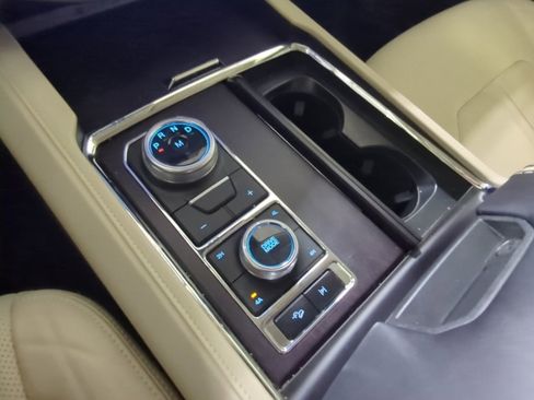 Certified 2024 Ford Expedition Platinum image 5