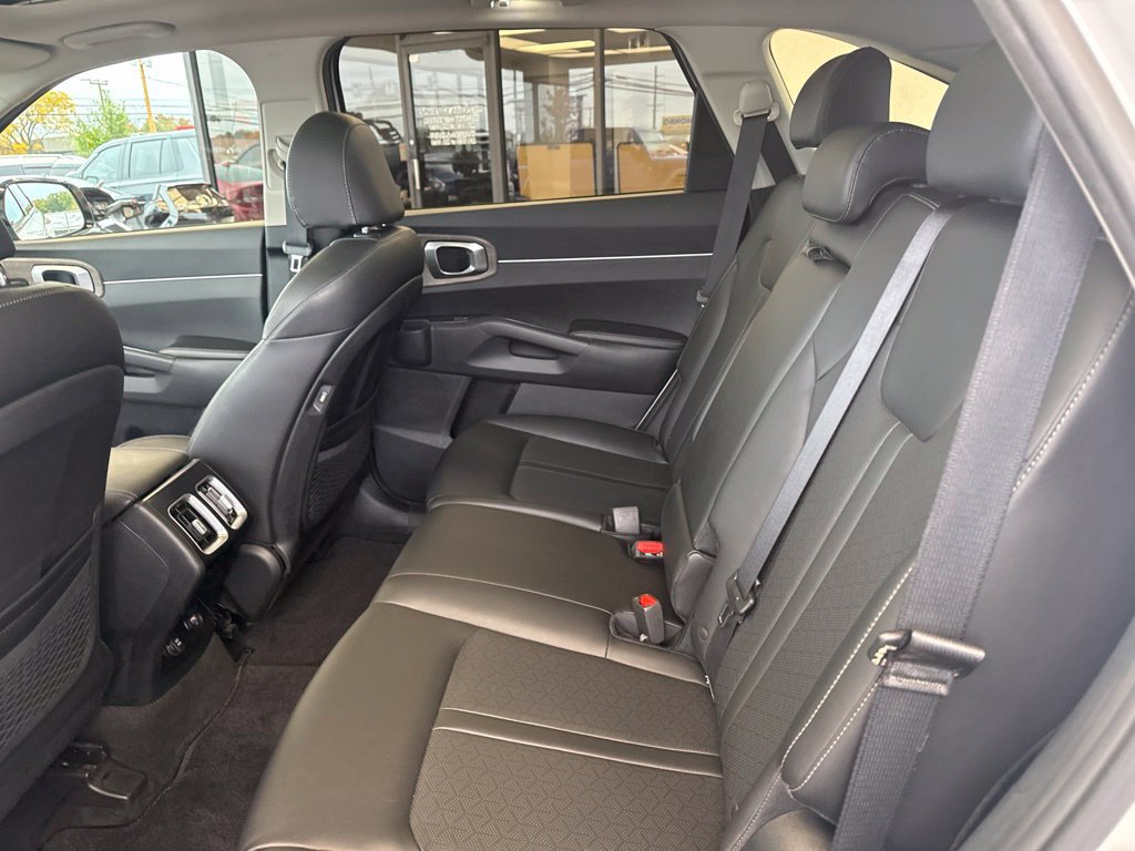 Used 2022 Kia Sorento S w/ Panoramic Sunroof Package AWD/4WD image 13