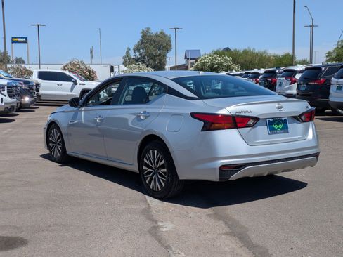 Used 2024 Nissan Altima 2.5 SV FWD image 3