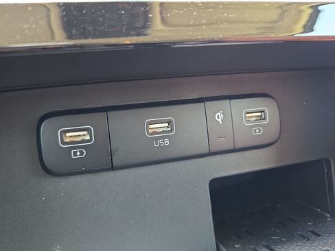 Certified 2024 Kia Carnival SX FWD image 27