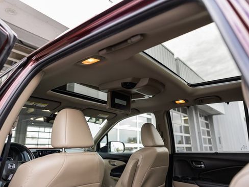 Used 2022 Honda Pilot Elite image 11