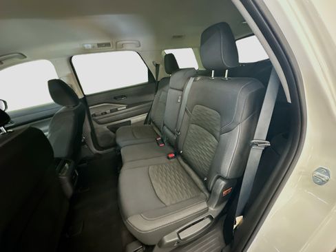 Used 2025 Nissan Pathfinder SV AWD/4WD image 28