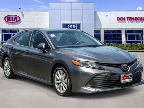 Used 2018 Toyota Camry LE FWD image 3