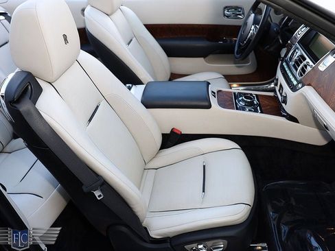 Used 2017 Rolls-Royce Dawn Convertible image 16