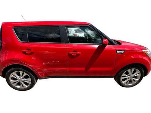 Used 2016 Kia Soul + w/ Audio Package FWD image 7