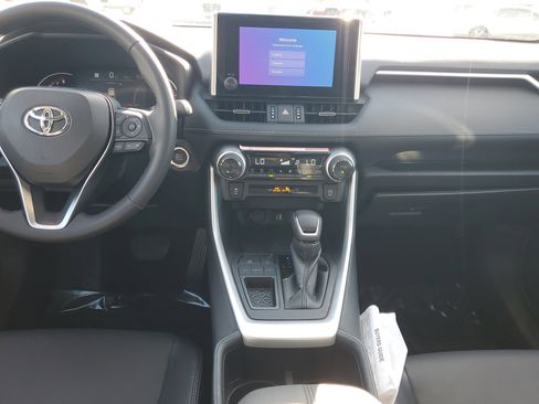 Used 2025 Toyota RAV4 XLE Premium image 17