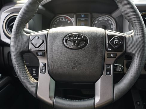 Used 2022 Toyota Tacoma TRD Off-Road AWD/4WD image 24