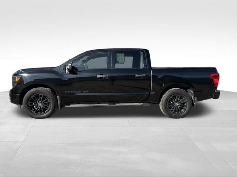Used 2018 Nissan Titan SV w/ SV Convenience Package AWD/4WD image 3