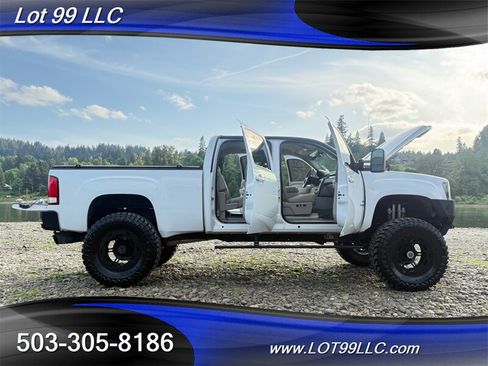 Used 2009 GMC Sierra 2500 SLT w/ Entertainment Package AWD/4WD image 19