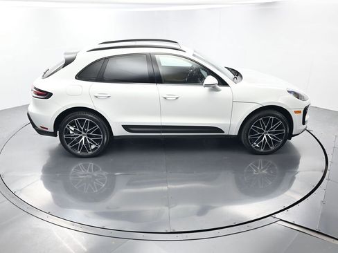 Certified 2025 Porsche Macan AWD/4WD image 42