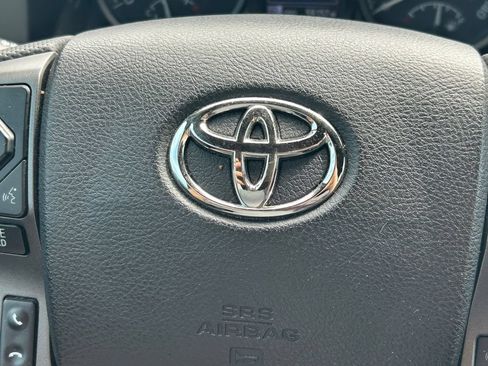 Used 2022 Toyota Tacoma TRD Off-Road AWD/4WD image 35