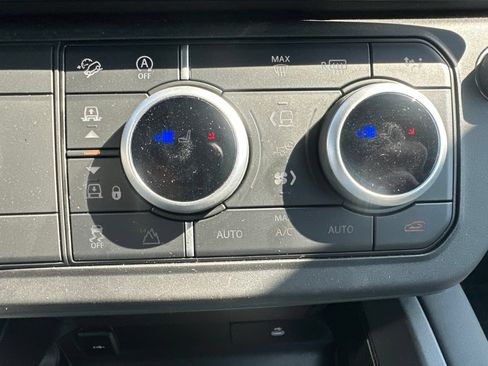 Certified 2026 Land Rover Defender 110 X-Dynamic SE AWD/4WD image 18