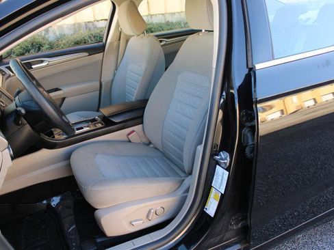 Used 2020 Ford Fusion SE FWD image 13