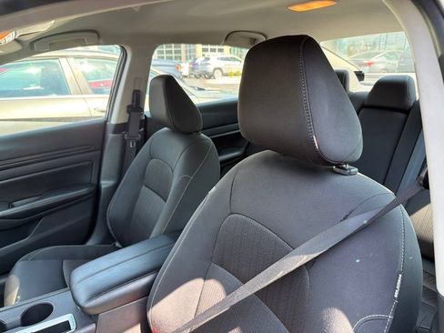 Used 2025 Nissan Altima 2.5 SV FWD image 17