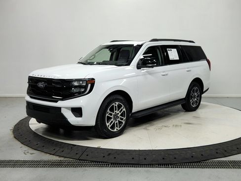 Used 2025 Ford Expedition Active AWD/4WD image 4