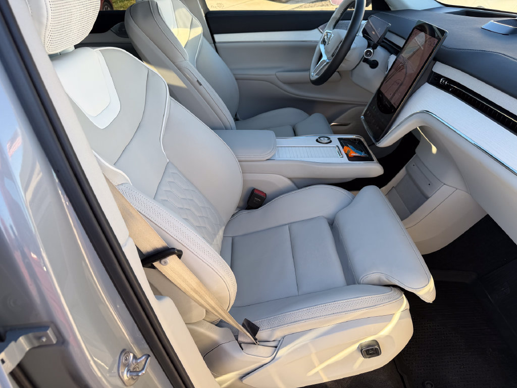 Certified 2025 Volvo EX90 Ultra AWD/4WD image 15