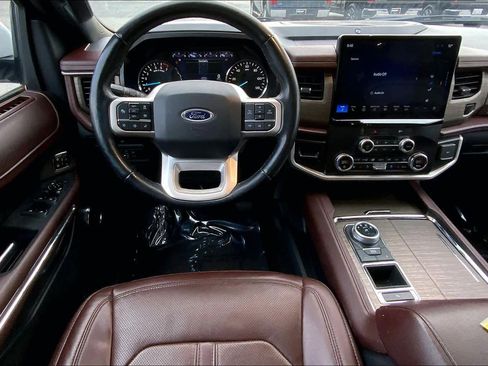 Used 2022 Ford Expedition Max Limited image 5