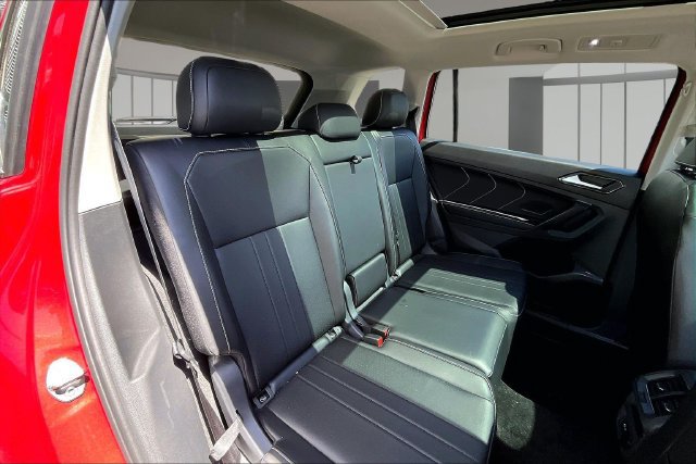 Used 2024 Volkswagen Tiguan SE w/ Panoramic Sunroof Package AWD/4WD image 25