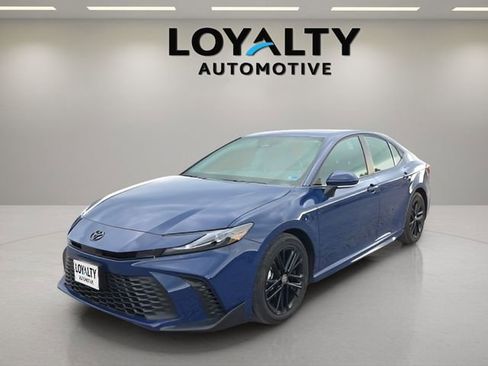 Used 2026 Toyota Camry SE w/ Convenience Package FWD image 1