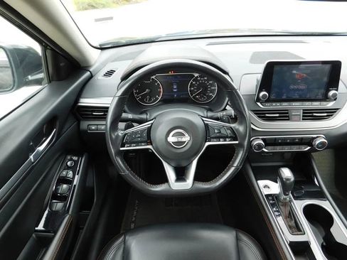 Used 2024 Nissan Altima 2.5 SR image 10