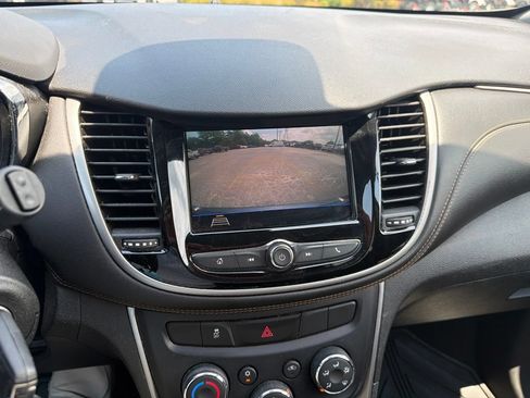 Used 2018 Chevrolet Trax LT FWD image 3