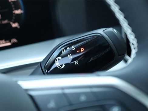 New 2025 Volkswagen Tiguan SE image 16