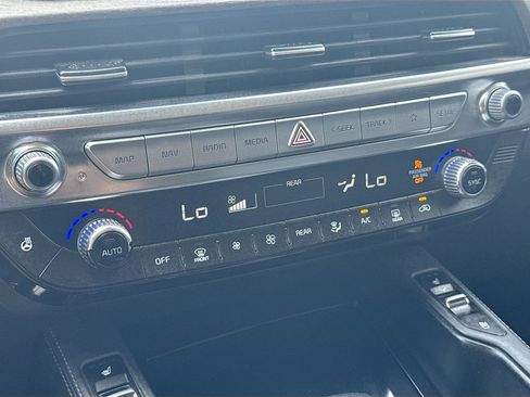 Used 2022 Kia Telluride EX w/ EX Premium Package image 16