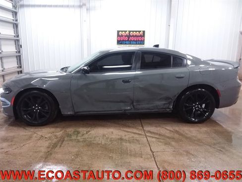 Used 2018 Dodge Charger R/T w/ Blacktop Package RWD image 2