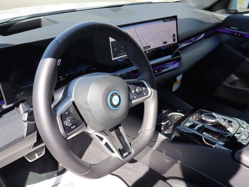 Used 2026 BMW i5 eDrive40 w/ M Sport Package AWD/4WD image 12