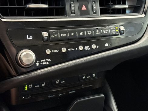 Used 2022 Lexus ES 300h w/ Premium Package FWD image 19
