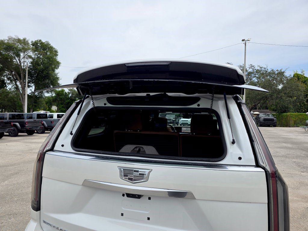 Used 2025 Cadillac Escalade ESV Premium Luxury w/ LPO, Radiant Package AWD/4WD image 52