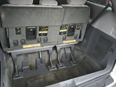 Used 2018 Toyota Sienna LE image 22