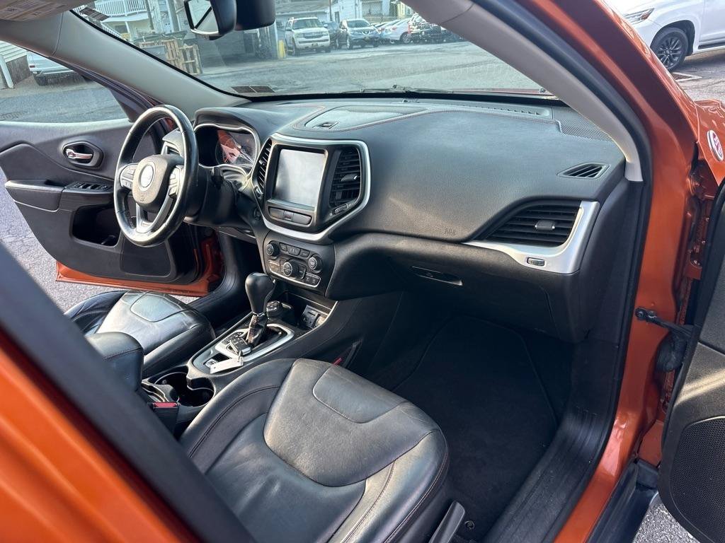 Used 2016 Jeep Cherokee Trailhawk w/ Comfort/Convenience Group AWD/4WD image 36