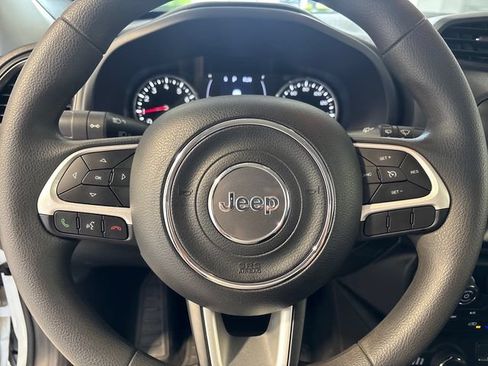 Used 2023 Jeep Renegade Latitude AWD/4WD image 8