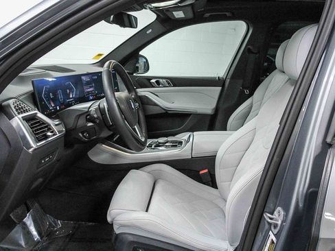 Used 2025 BMW X5 sDrive40i w/ Premium Package image 19