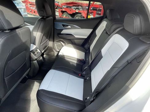 Used 2025 Chevrolet Equinox EV LT image 12