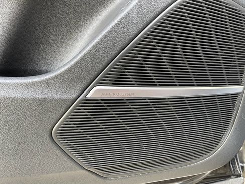 Used 2020 Audi Q8 Premium Plus w/ Premium Plus Package image 14