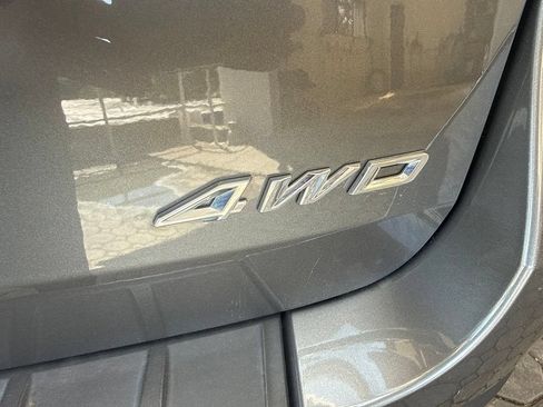 Used 2023 Ford Explorer XLT AWD/4WD image 10