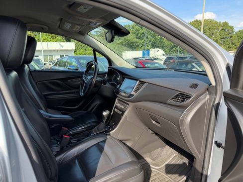 Used 2020 Buick Encore Essence FWD image 12