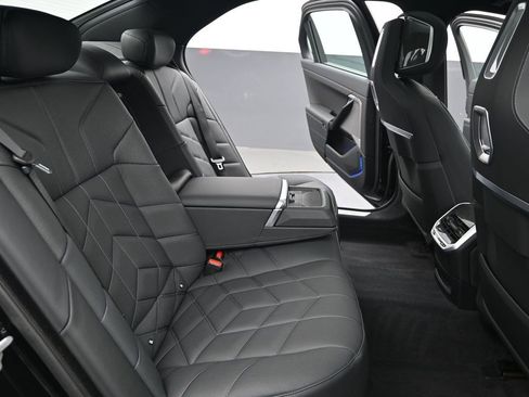 Used 2024 BMW 760i xDrive image 19