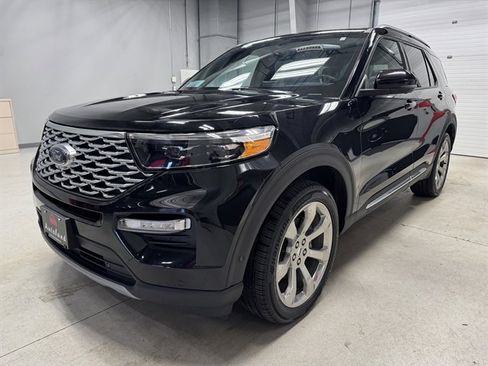 Used 2020 Ford Explorer Platinum w/ Premium Technology Package image 3