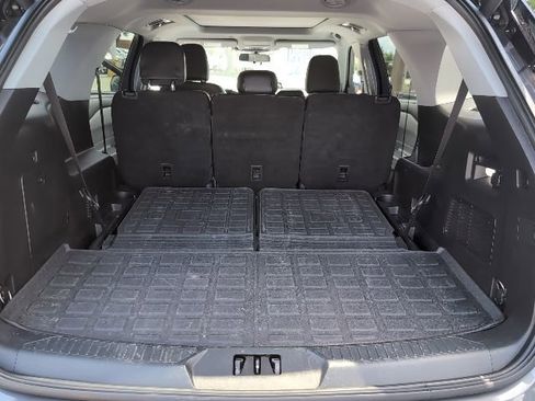 Used 2021 Ford Explorer XLT w/ Equipment Group 202A RWD image 28